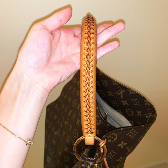 Louis Vuitton Artsy MM Monogram Bag - Picture 6 of 12